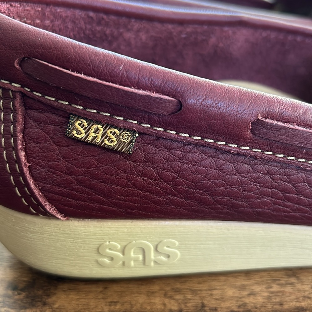 SAS Women's Kiltie Wine Colored Tassel Fringe Loafer Size 8N - Picture 5 of 11